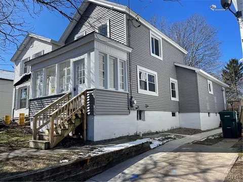 102 E 10th St, Oswego, NY 13126