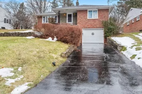 105 Piercefield Dr, Geddes, NY 13209