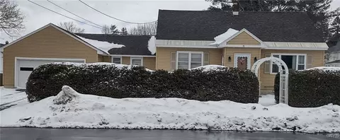 15 8th St, Whitestown, NY 13495