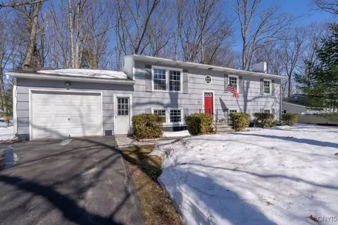31 Ennis Ave, Schroeppel, NY 13132