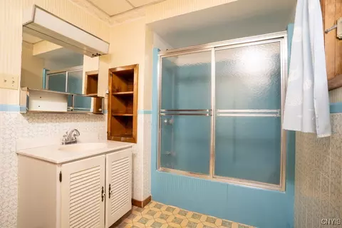 Bath - 310 E German St, Herkimer, NY 13350 photo 2 of 2