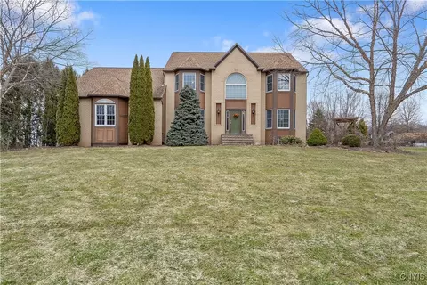8246 Ashington Dr, Lysander, NY 13027