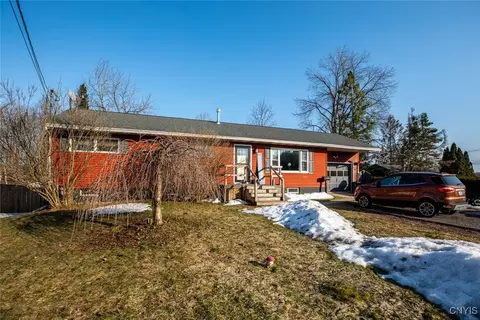 6 Brandy Brook Ln, Schroeppel, NY 13135