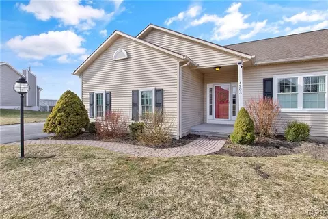 4793 Manor Hill Dr, Onondaga, NY 13215