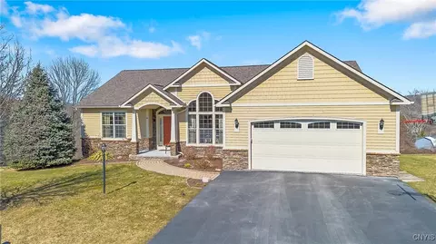 138 Shaker Hts, Camillus, NY 13031