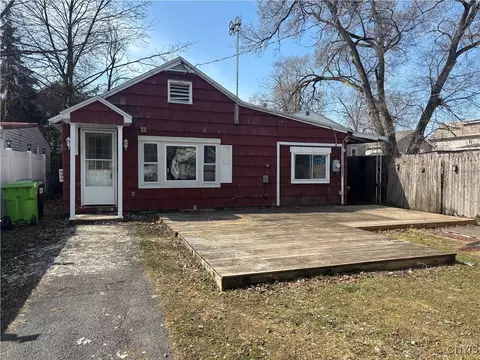 211 Ridge Ave, Salina, NY 13088