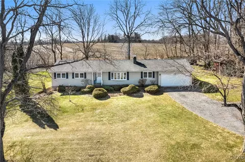 2900 Seal Rd, Marcellus, NY 13108