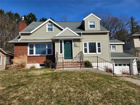 109 Standish Dr, Syracuse, NY 13224