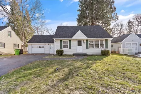 117 Green Acres Dr, Salina, NY 13090