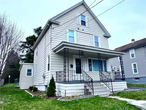 25 Porter St, New York Mills, NY 13417