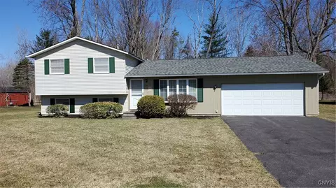 108 Weaverdale Ln, Minoa, NY 13116