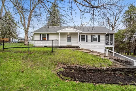300 Mcclennan Dr, Fayetteville, NY 13066