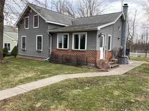 8996 Lake Rd, Lenox, NY 13032