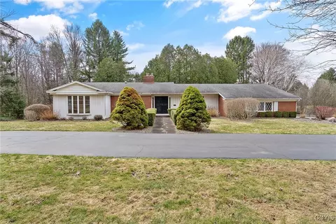 102 Old Farm Rd, Fayetteville, NY 13066