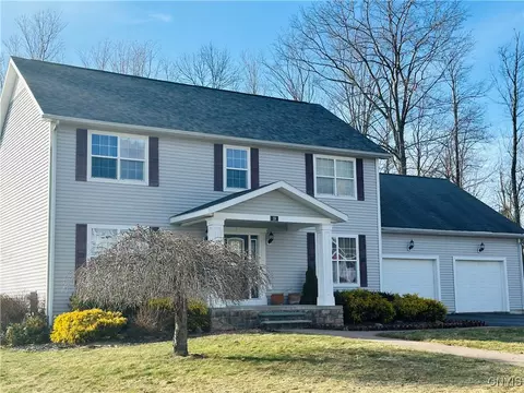 19 Tupelo Dr, Scriba, NY 13126