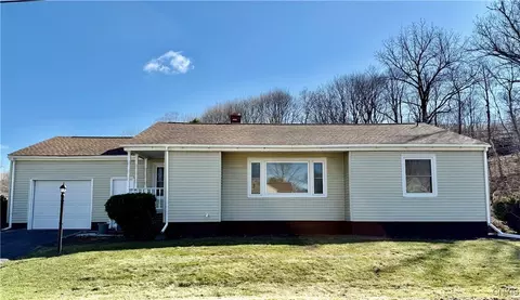2 Maxwell Rd, Camillus, NY 13031