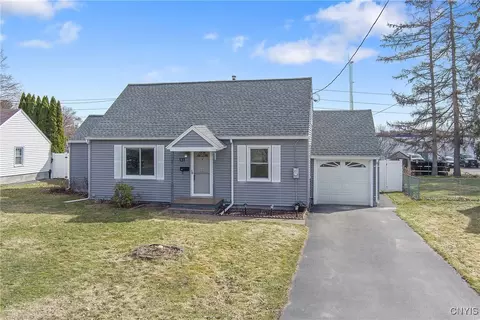 131 Orchard Dr E, Salina, NY 13212