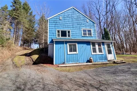 6165 Dodge Rd, Lafayette, NY 13084