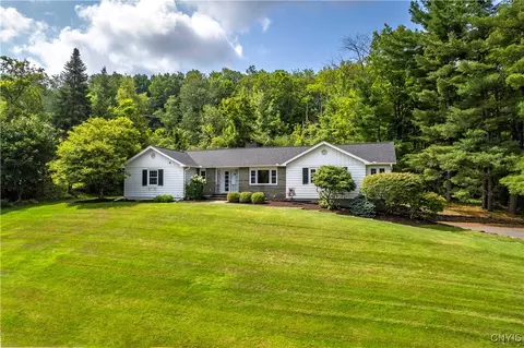 12 Slaytonbush Ln, New Hartford, NY 13413
