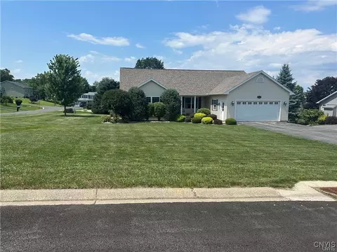 318 Middle Dr, Lenox, NY 13032