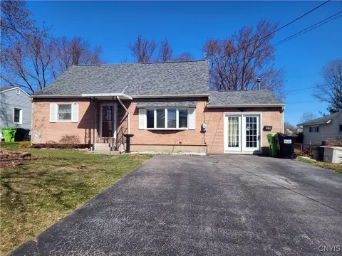 220 Volney Dr, Salina, NY 13212
