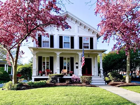 91 E Genesee St, Skaneateles, NY 13152