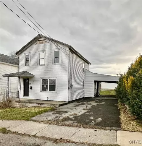 87 W 9th St, Oswego, NY 13126