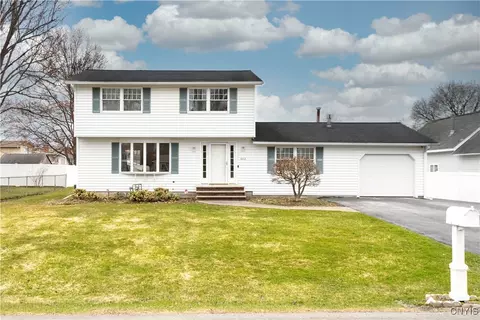 602 Franklin Park Dr, East Syracuse, NY 13057