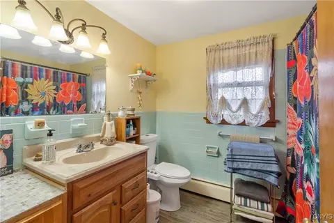 Bath - 107 Snell, Syracuse, NY 13205 photo 2 of 2