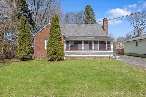 112 Bailey Rd, Salina, NY 13212