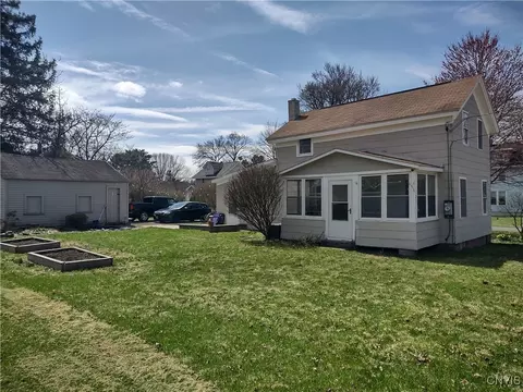 121 Chestnut St, North Syracuse, NY 13212