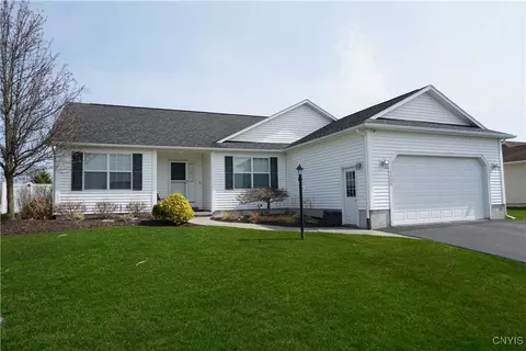 4828 Lighthouse Village Cir, Liverpool, NY 13088