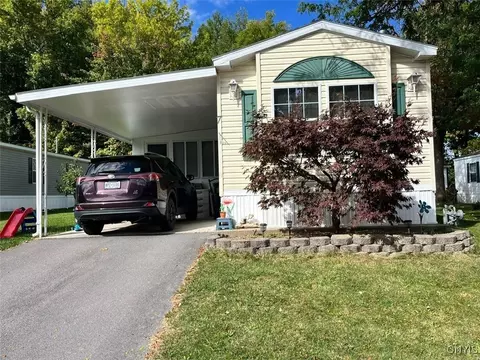 7 Germond Dr, New Hartford, NY 13413