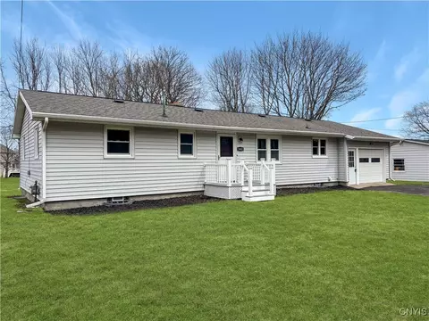 3983 Howlett Hill Rd, Onondaga, NY 13215