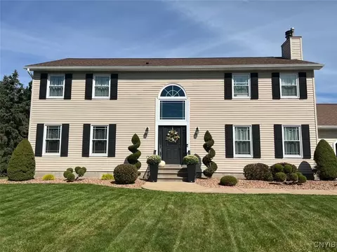 4 Virginia Ln, New Hartford, NY 13413