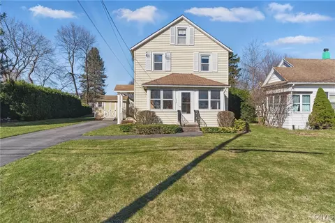 240 Cloveridge Dr, Syracuse, NY 13206