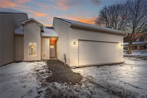 300 Bunker Hl, Syracuse, NY 13207