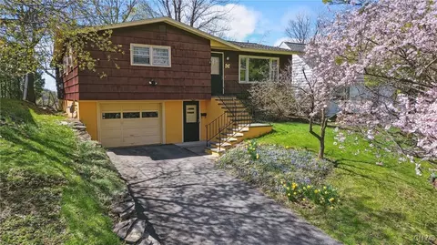 214 Scottholm Ter, Syracuse, NY 13224
