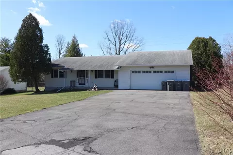 4930 Yeaworth Ln, Manlius, NY 13104