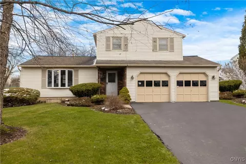 6137 Ridgecrest Dr, Syracuse, NY 13212