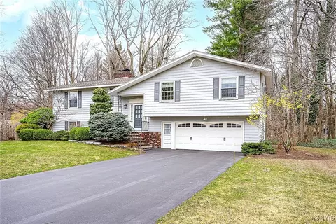115 Old Farm Rd, Fayetteville, NY 13066