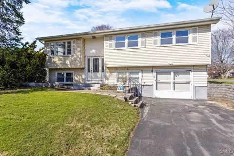 4133 Birchwood Dr S, Liverpool, NY 13090