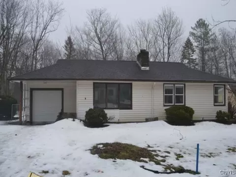 5745 East Ln, Lake View, NY 14085