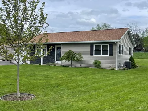 34 Salmon Meadow Ln, Pulaski, NY 13142