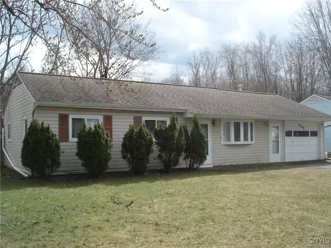 7912 Eisenhower Blvd, Bridgeport, NY 13030