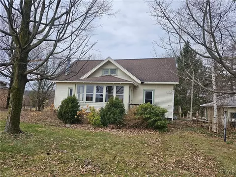 4543 Makyes Rd, Onondaga, NY 13215