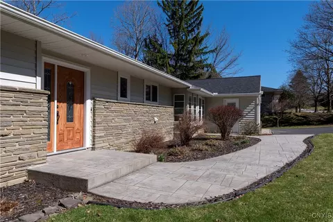 36 S Hills Dr, New Hartford, NY 13413