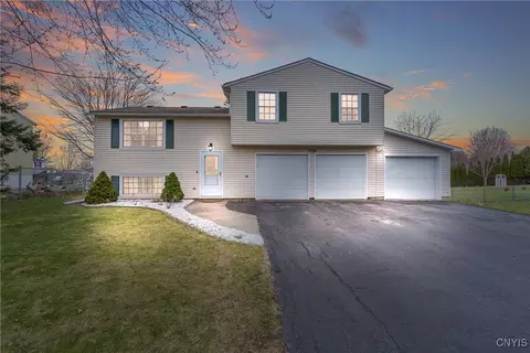 7756 Signet Ln, Cicero, NY 13039