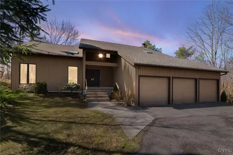 5299 Burke Ln, Fayetteville, NY 13066