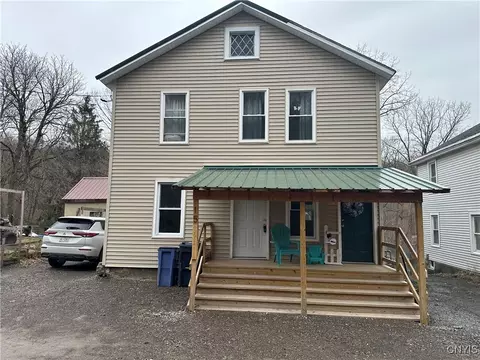 15 Railroad St, Clayville, NY 13322